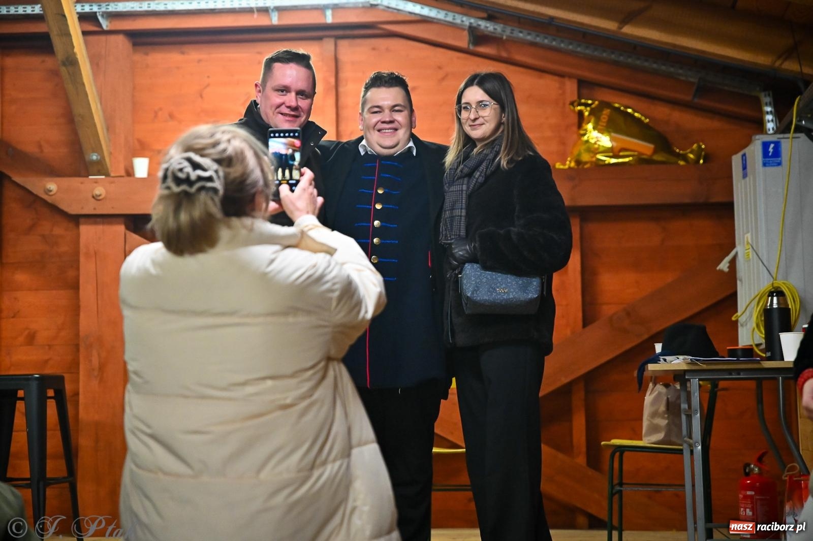 Zdjęcie w galerii na portalu naszraciborz.pl: Pierwsze wielkie rudzkie kolędowanie. Wspólne śpiewanie z Panem Babcią [FOTO i WIDEO] wiadomości z regionu