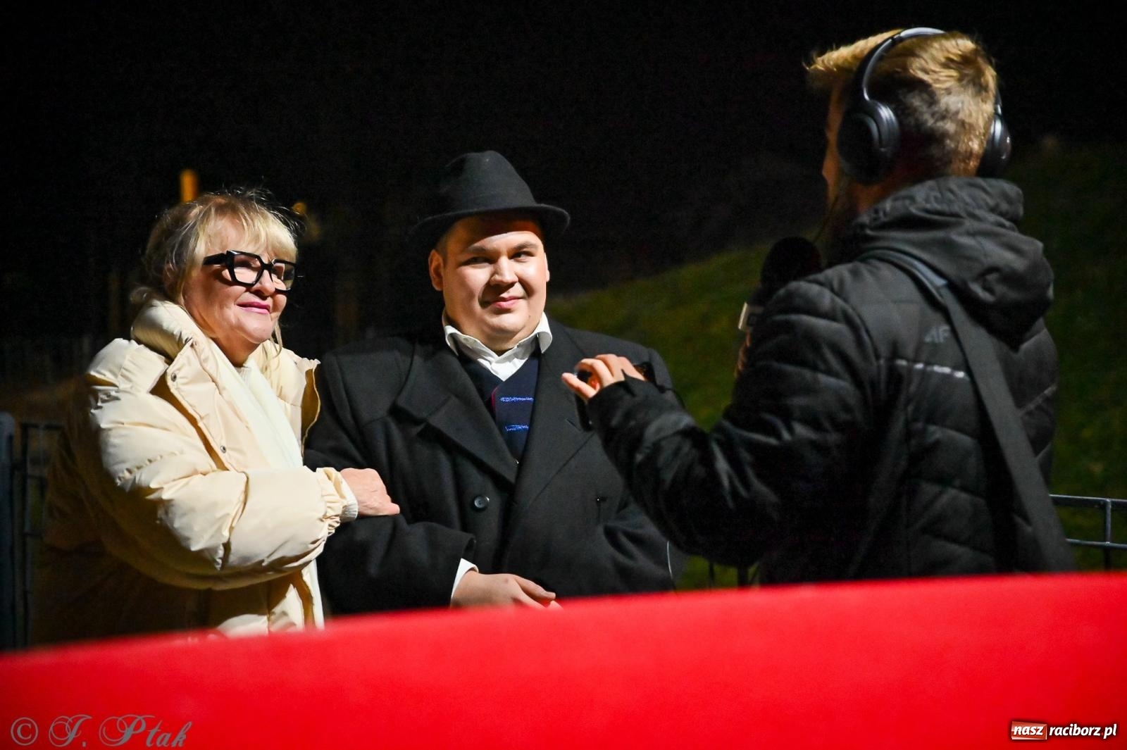 Zdjęcie w galerii na portalu naszraciborz.pl: Pierwsze wielkie rudzkie kolędowanie. Wspólne śpiewanie z Panem Babcią [FOTO i WIDEO] wiadomości z regionu