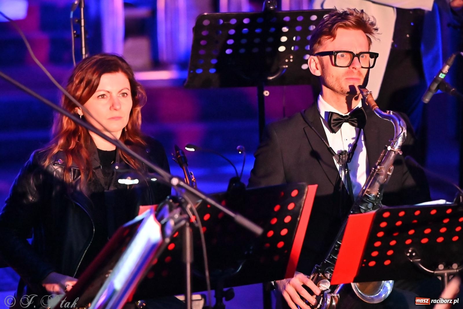 Zdjęcie w galerii na portalu naszraciborz.pl: Koncert kolęd w kościele pw. WNMP w Raciborzu. Wystąpiła orkiestra Plania i solistki wiadomości z regionu