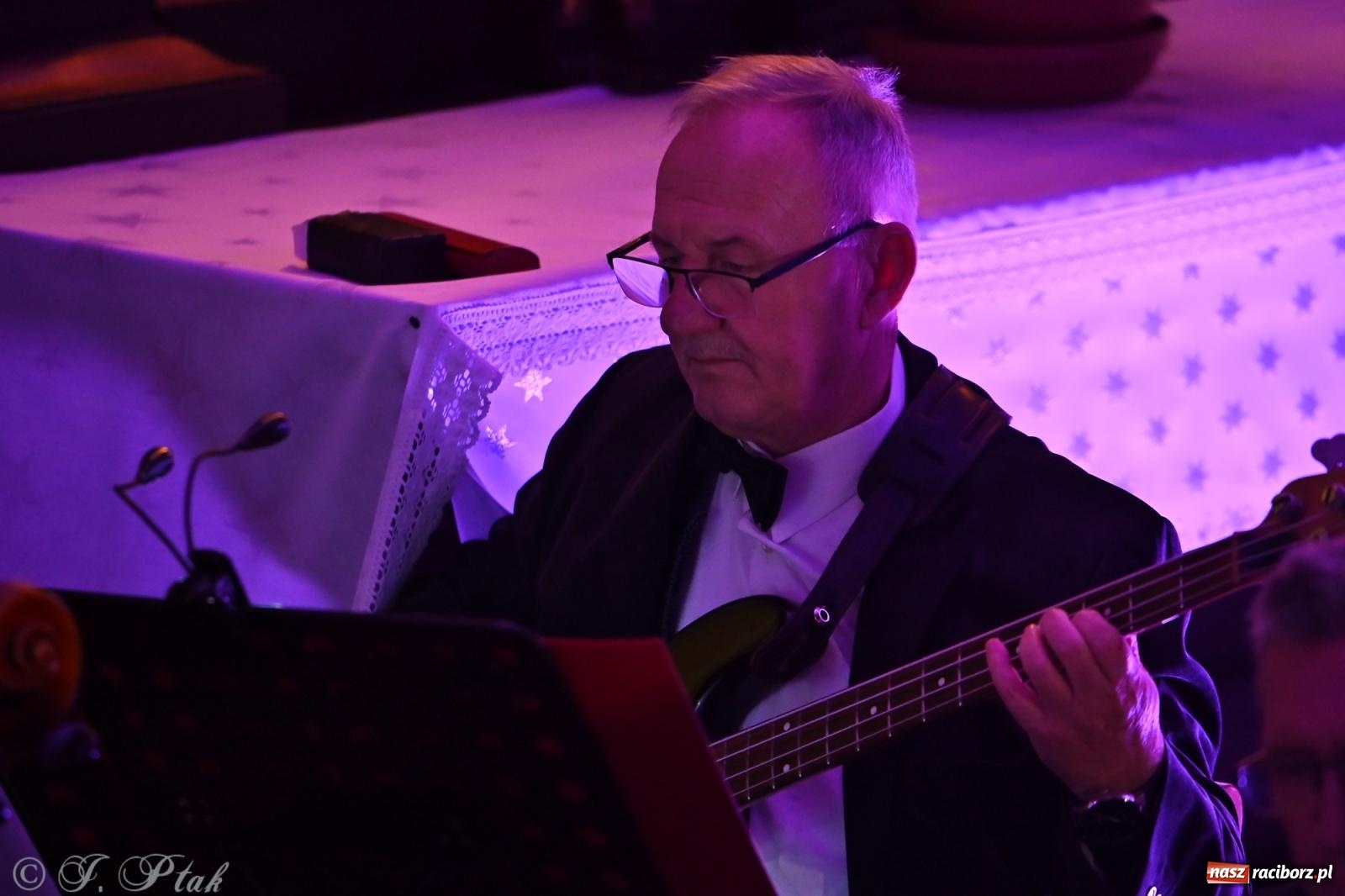 Zdjęcie w galerii na portalu naszraciborz.pl: Koncert kolęd w kościele pw. WNMP w Raciborzu. Wystąpiła orkiestra Plania i solistki wiadomości z regionu