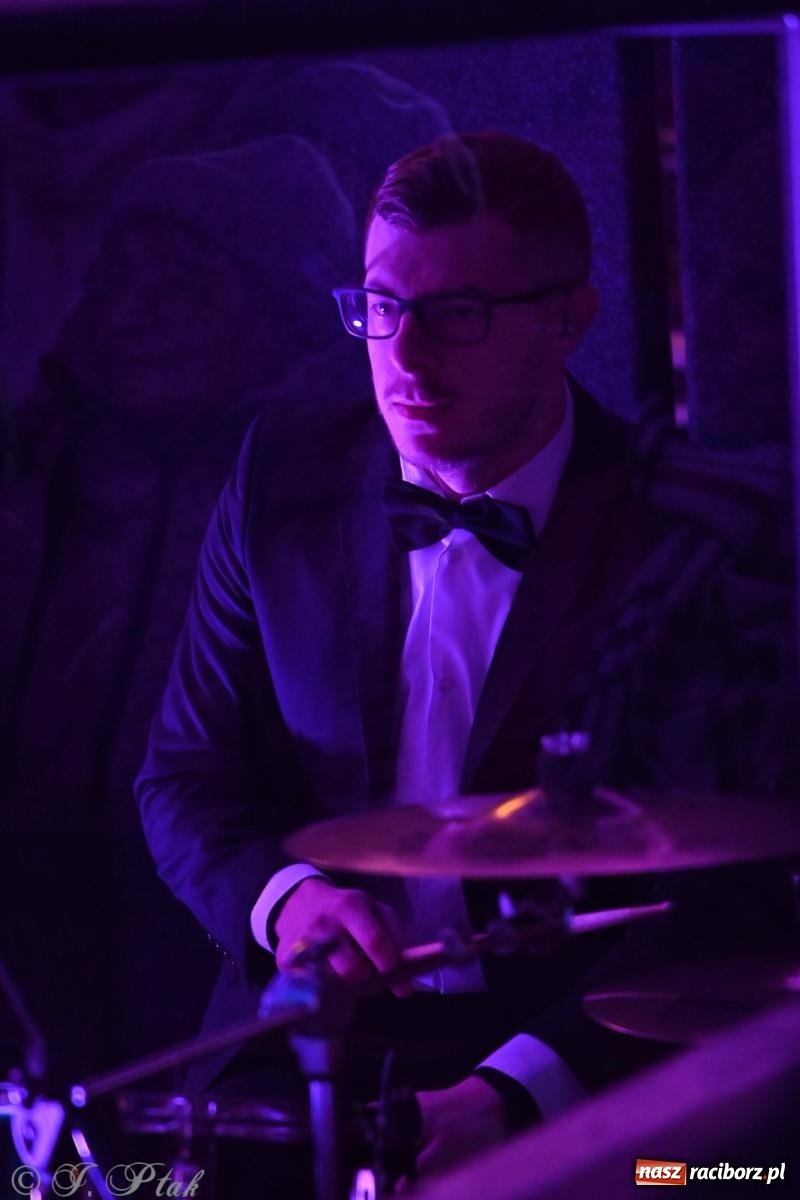 Zdjęcie w galerii na portalu naszraciborz.pl: Koncert kolęd w kościele pw. WNMP w Raciborzu. Wystąpiła orkiestra Plania i solistki wiadomości z regionu