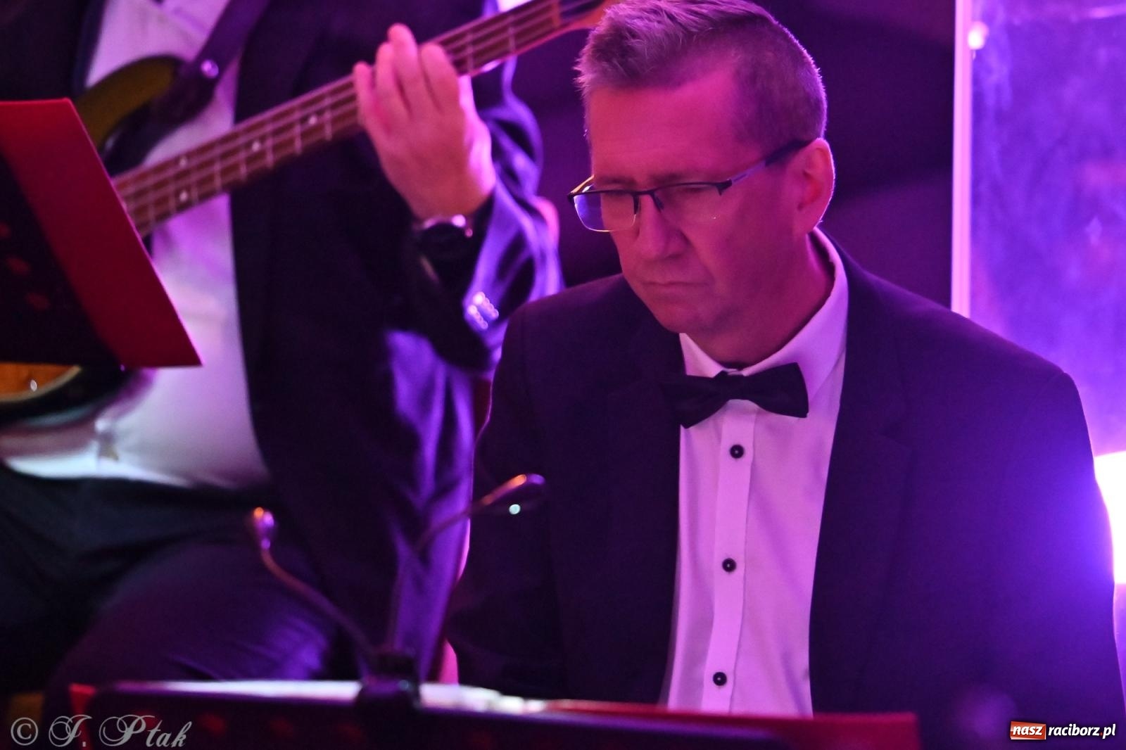 Zdjęcie w galerii na portalu naszraciborz.pl: Koncert kolęd w kościele pw. WNMP w Raciborzu. Wystąpiła orkiestra Plania i solistki wiadomości z regionu