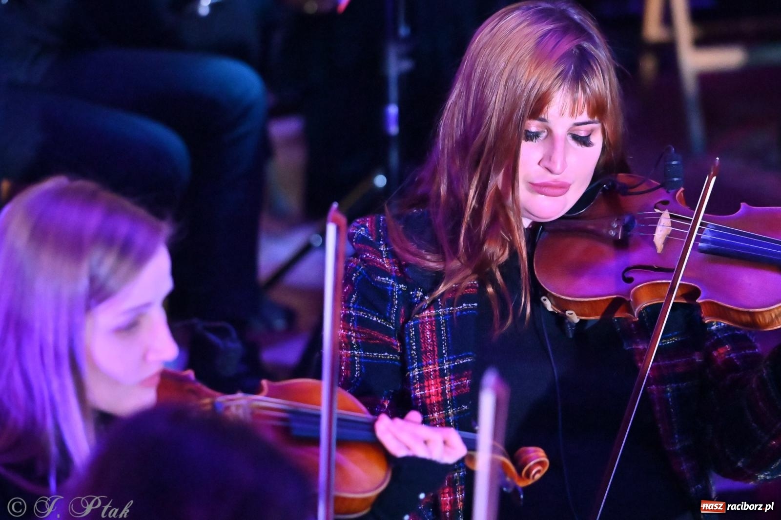 Zdjęcie w galerii na portalu naszraciborz.pl: Koncert kolęd w kościele pw. WNMP w Raciborzu. Wystąpiła orkiestra Plania i solistki wiadomości z regionu