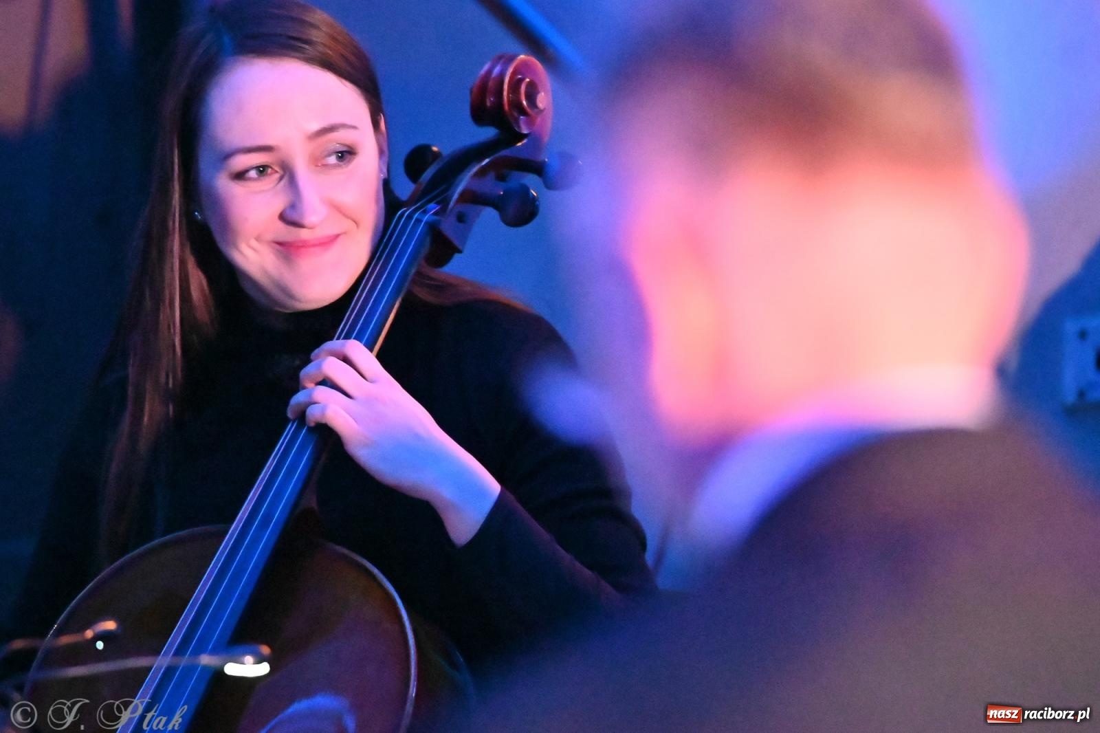 Zdjęcie w galerii na portalu naszraciborz.pl: Koncert kolęd w kościele pw. WNMP w Raciborzu. Wystąpiła orkiestra Plania i solistki wiadomości z regionu