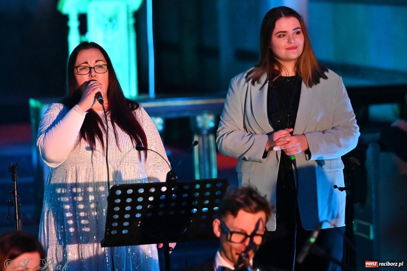 Zdjęcie w galerii na portalu naszraciborz.pl: Koncert kolęd w kościele pw. WNMP w Raciborzu. Wystąpiła orkiestra Plania i solistki wiadomości z regionu