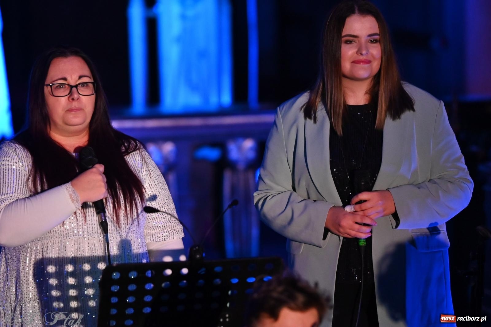 Zdjęcie w galerii na portalu naszraciborz.pl: Koncert kolęd w kościele pw. WNMP w Raciborzu. Wystąpiła orkiestra Plania i solistki wiadomości z regionu