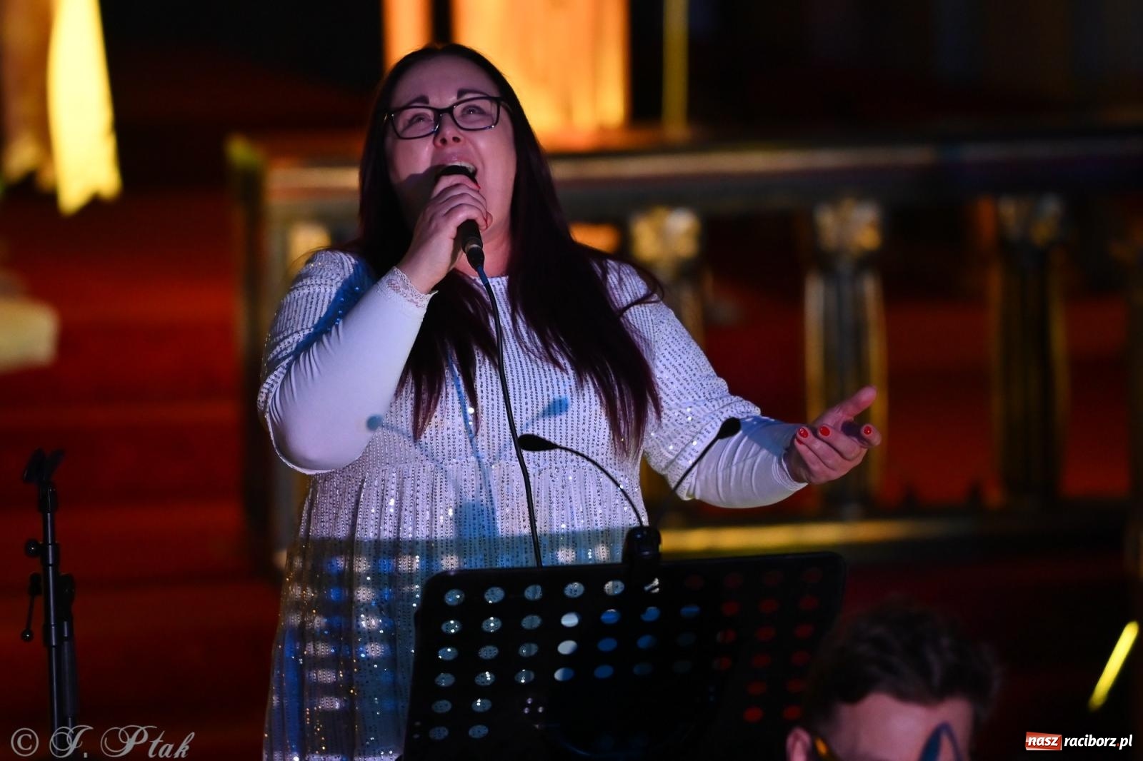 Zdjęcie w galerii na portalu naszraciborz.pl: Koncert kolęd w kościele pw. WNMP w Raciborzu. Wystąpiła orkiestra Plania i solistki wiadomości z regionu