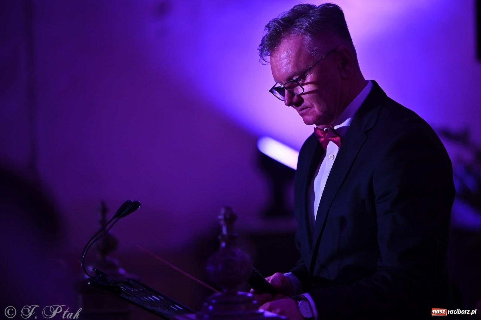 Zdjęcie w galerii na portalu naszraciborz.pl: Koncert kolęd w kościele pw. WNMP w Raciborzu. Wystąpiła orkiestra Plania i solistki wiadomości z regionu