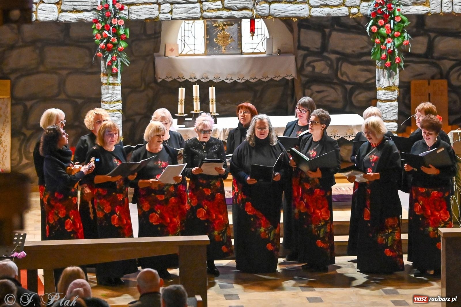 Zdjęcie w galerii na portalu naszraciborz.pl: Wieczór kolęd i pastorałek w kościele św. Paschalisa na Płoni [FOTO i WIDEO] wiadomości z regionu