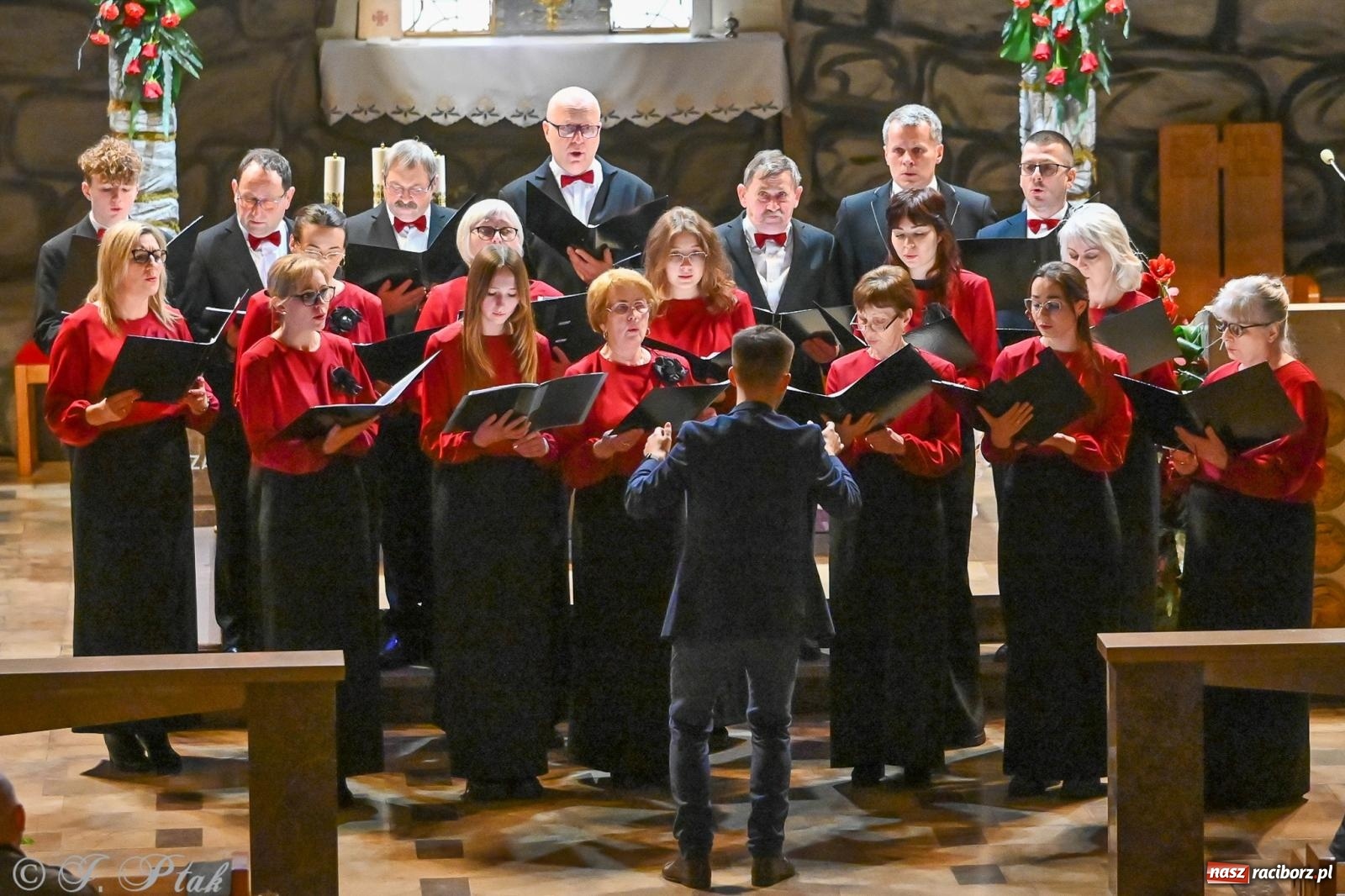 Zdjęcie w galerii na portalu naszraciborz.pl: Wieczór kolęd i pastorałek w kościele św. Paschalisa na Płoni [FOTO i WIDEO] wiadomości z regionu