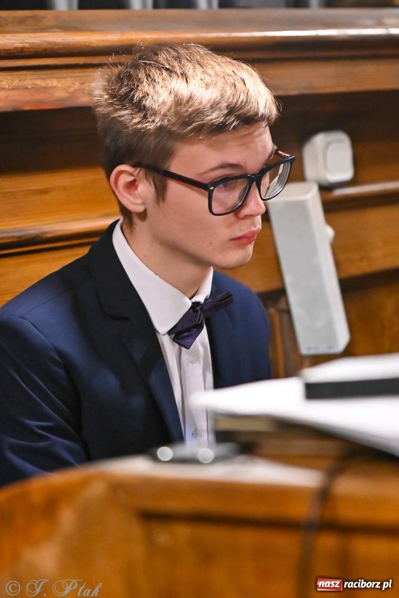 Zdjęcie w galerii na portalu naszraciborz.pl: Wieczór kolęd i pastorałek w kościele św. Paschalisa na Płoni [FOTO i WIDEO] wiadomości z regionu