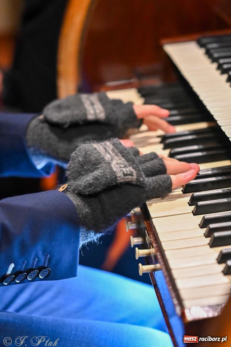Zdjęcie w galerii na portalu naszraciborz.pl: Wieczór kolęd i pastorałek w kościele św. Paschalisa na Płoni [FOTO i WIDEO] wiadomości z regionu