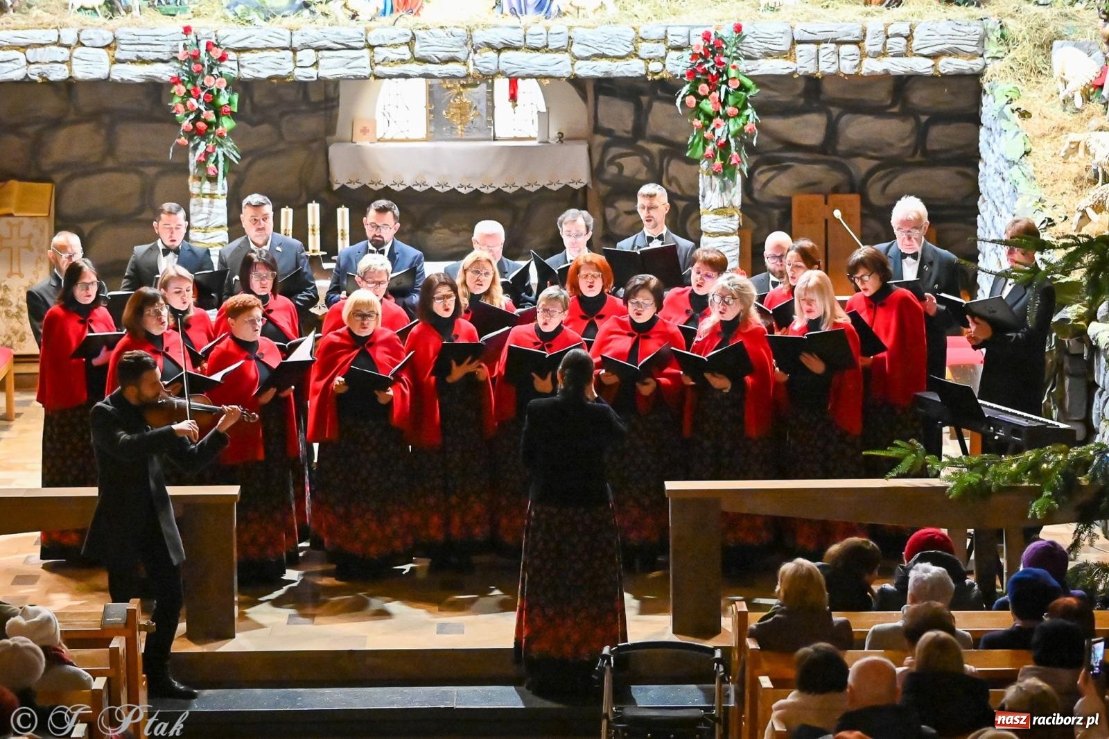 Zdjęcie w galerii na portalu naszraciborz.pl: Wieczór kolęd i pastorałek w kościele św. Paschalisa na Płoni [FOTO i WIDEO] wiadomości z regionu