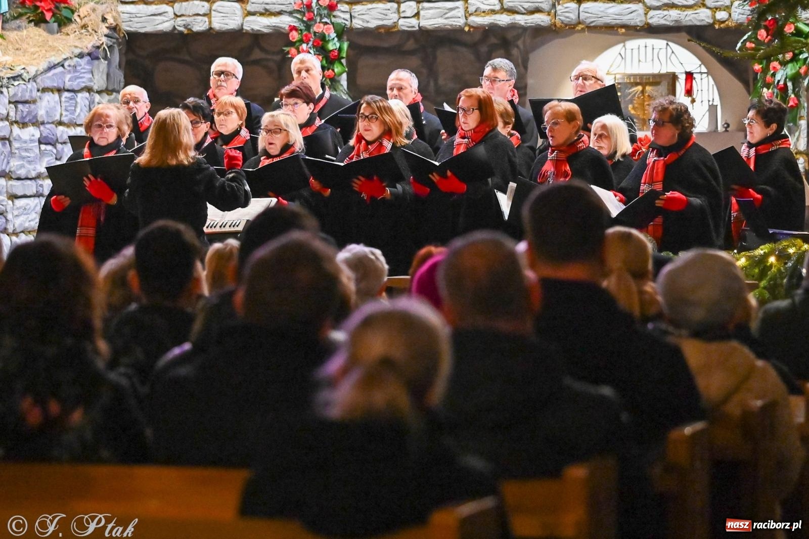 Zdjęcie w galerii na portalu naszraciborz.pl: Wieczór kolęd i pastorałek w kościele św. Paschalisa na Płoni [FOTO i WIDEO] wiadomości z regionu