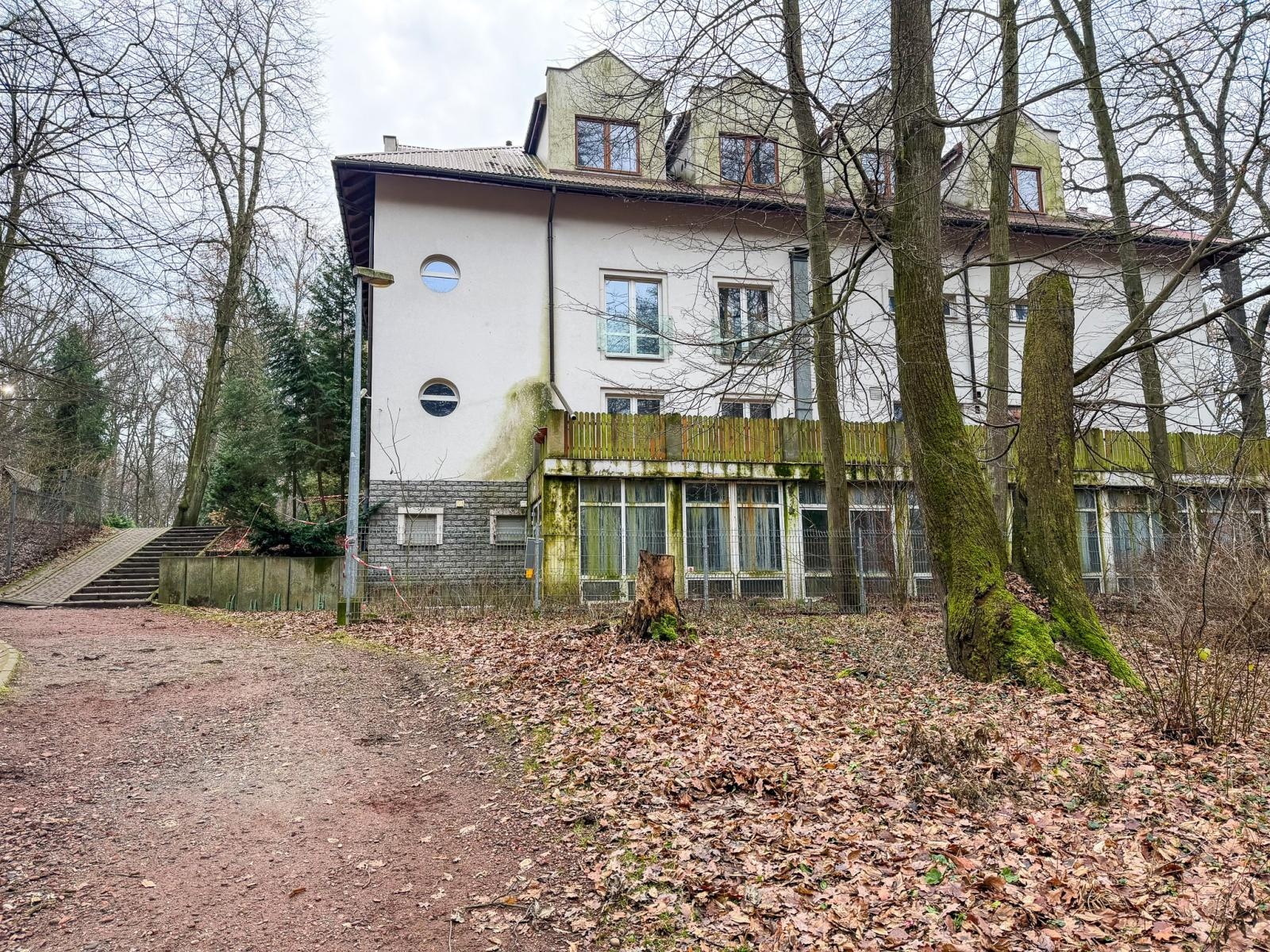 Zdjęcie w galerii na portalu naszraciborz.pl: Jubilatka coraz tańsza. Kultowe miejsce Raciborza niszczeje i wciąż czeka na nowy pomysł wiadomości z regionu