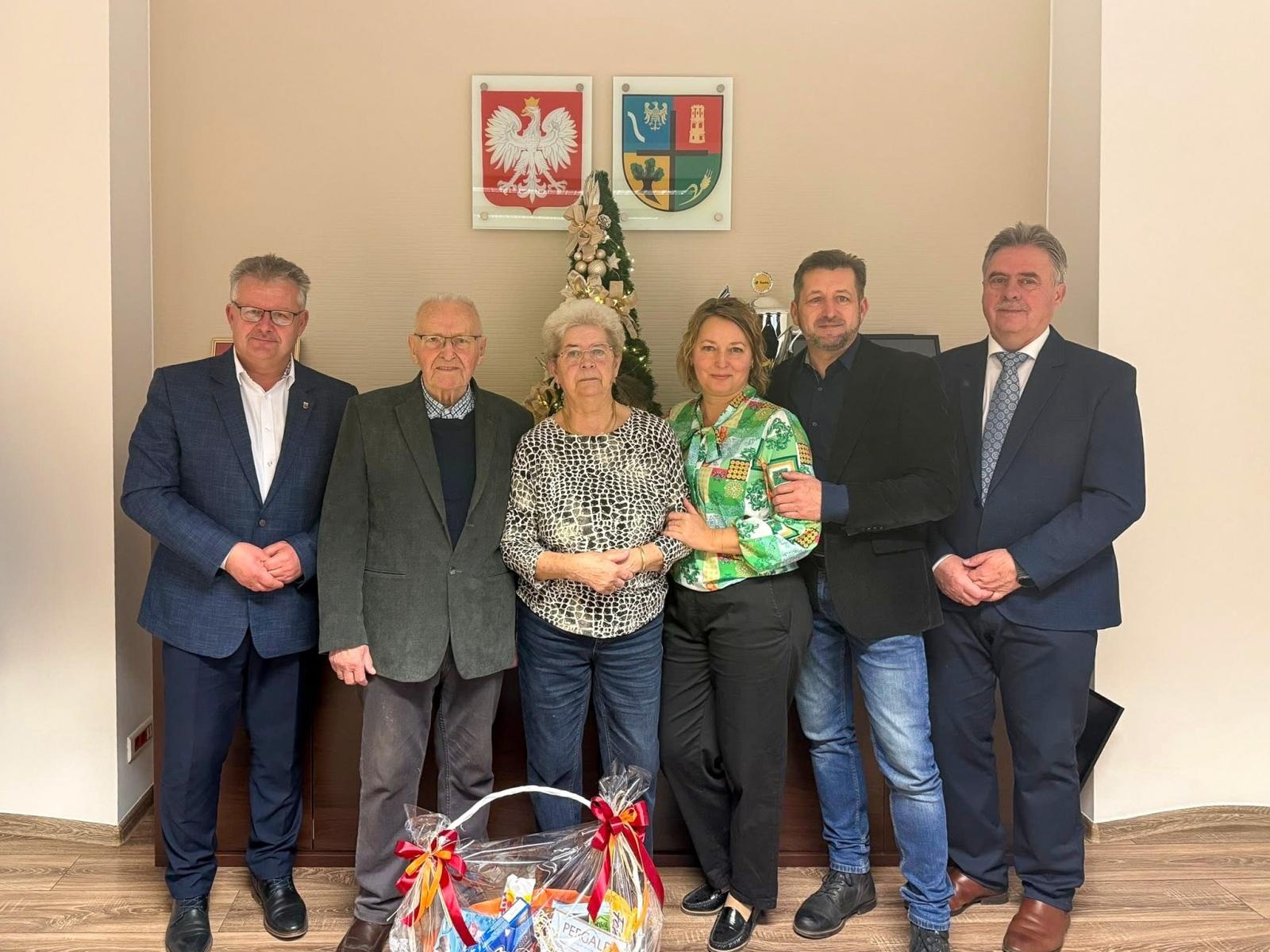 Zdjęcie w galerii na portalu naszraciborz.pl: Herb Saurma-Jeltsch i dorobek Georga Lattona. Lokalna historia zapisana w detalu wiadomości z regionu