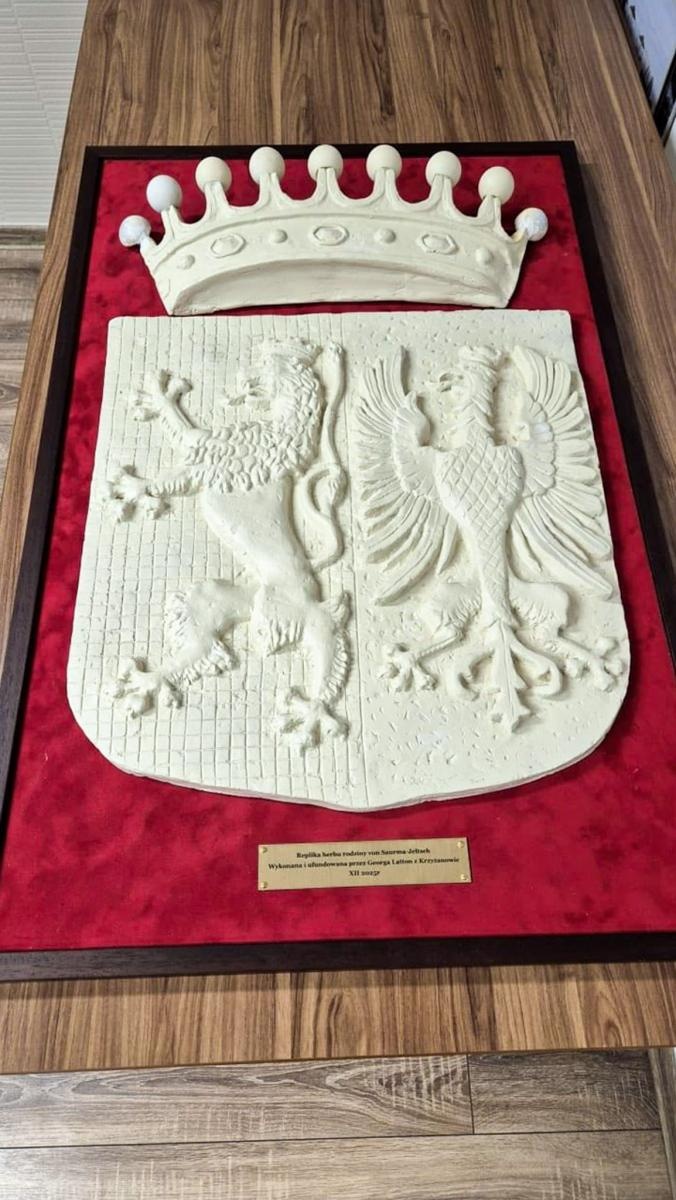 Zdjęcie w galerii na portalu naszraciborz.pl: Herb Saurma-Jeltsch i dorobek Georga Lattona. Lokalna historia zapisana w detalu wiadomości z regionu