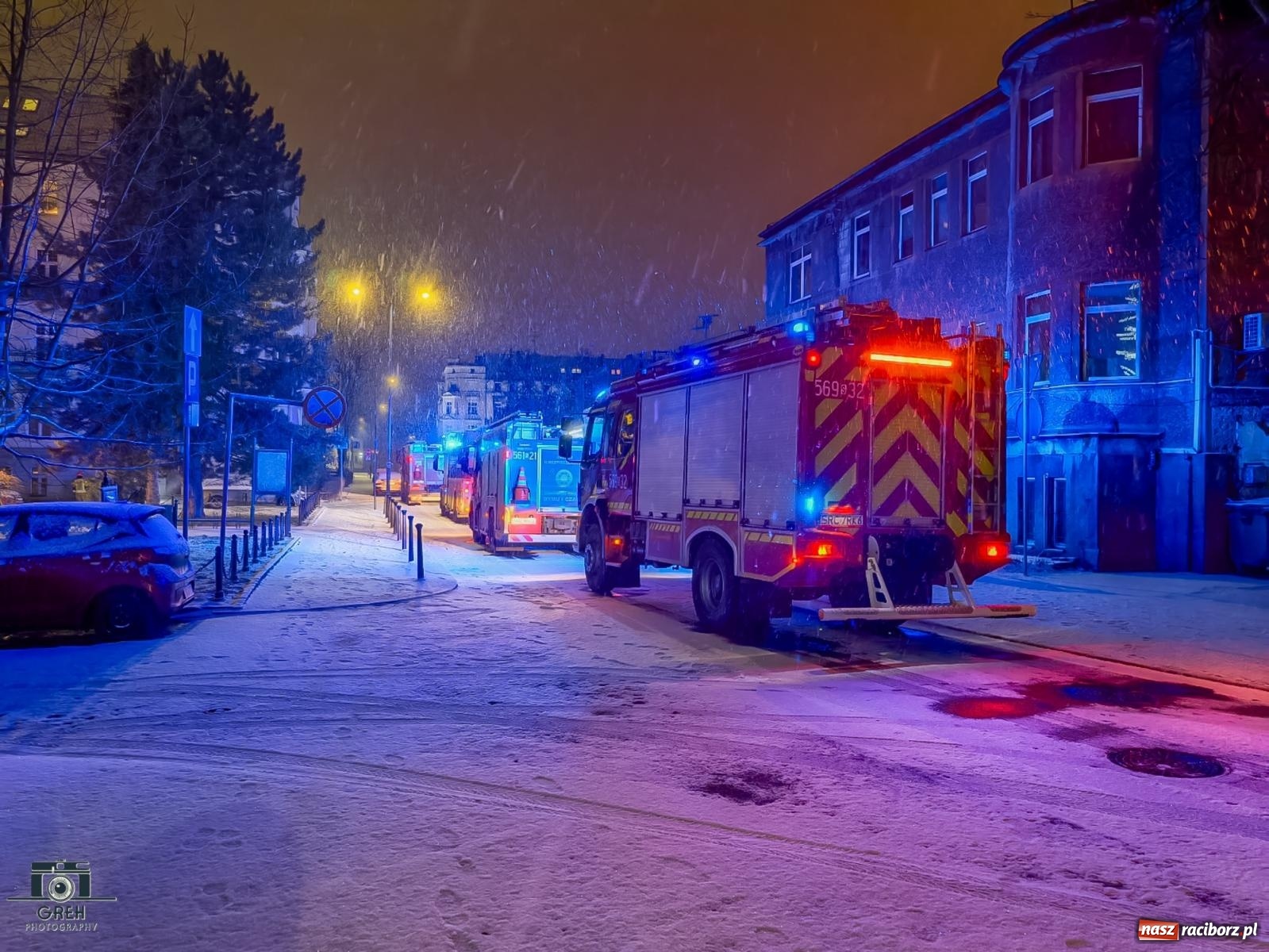 Zdjęcie w galerii na portalu naszraciborz.pl: Sylwestrowa noc straży pożarnej: zadymienie na pl. Jagiełły, alarm na Gamowskiej wiadomości z regionu