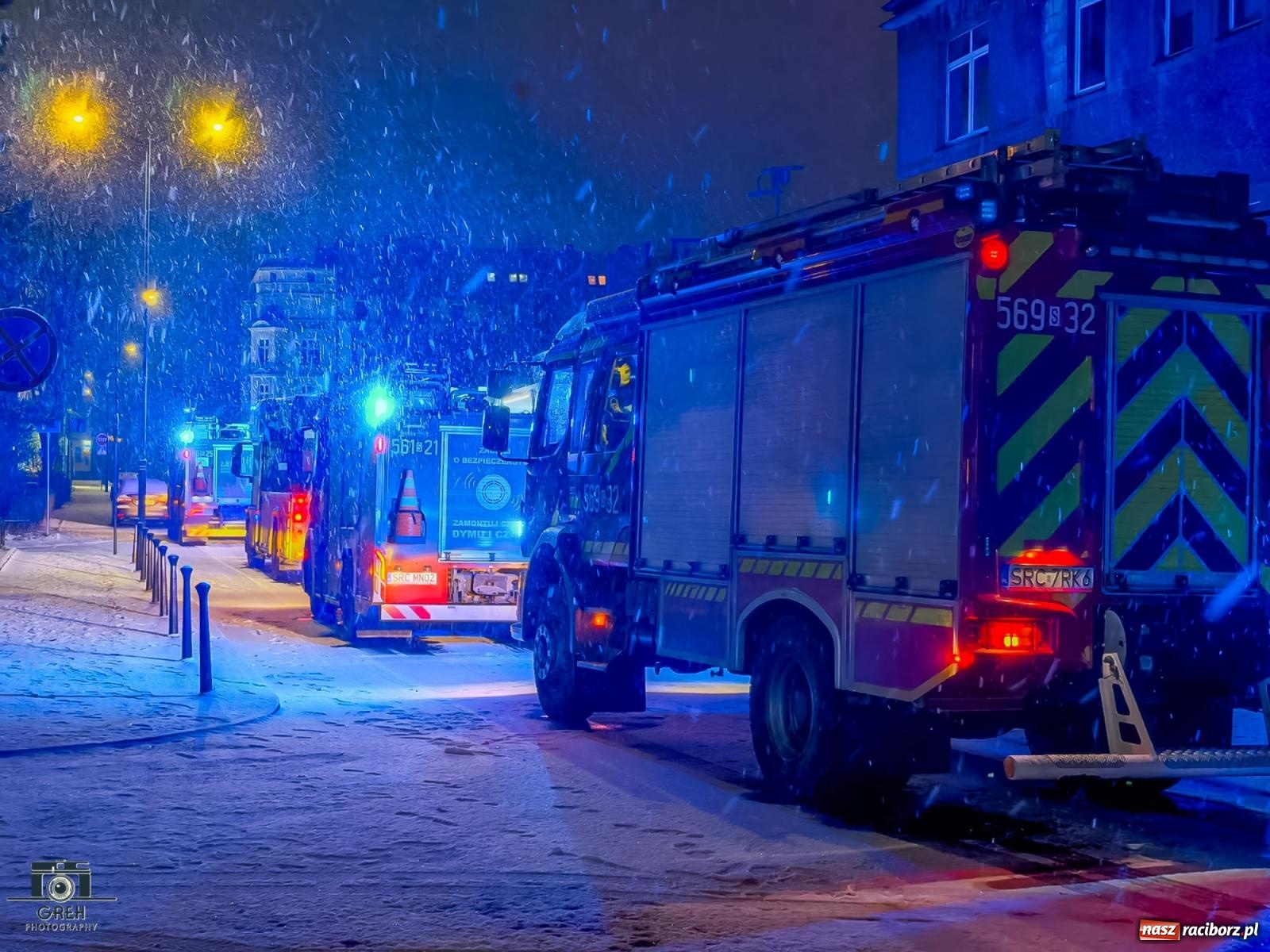 Zdjęcie w galerii na portalu naszraciborz.pl: Sylwestrowa noc straży pożarnej: zadymienie na pl. Jagiełły, alarm na Gamowskiej wiadomości z regionu