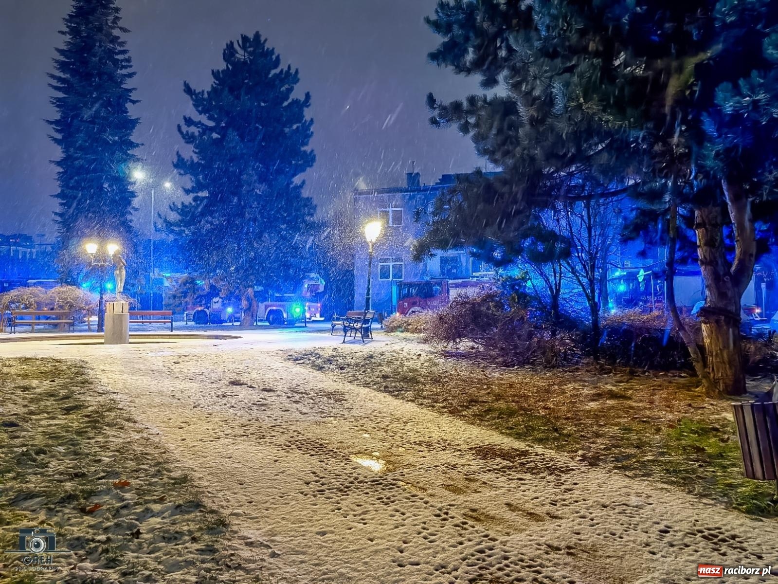Zdjęcie w galerii na portalu naszraciborz.pl: Sylwestrowa noc straży pożarnej: zadymienie na pl. Jagiełły, alarm na Gamowskiej wiadomości z regionu