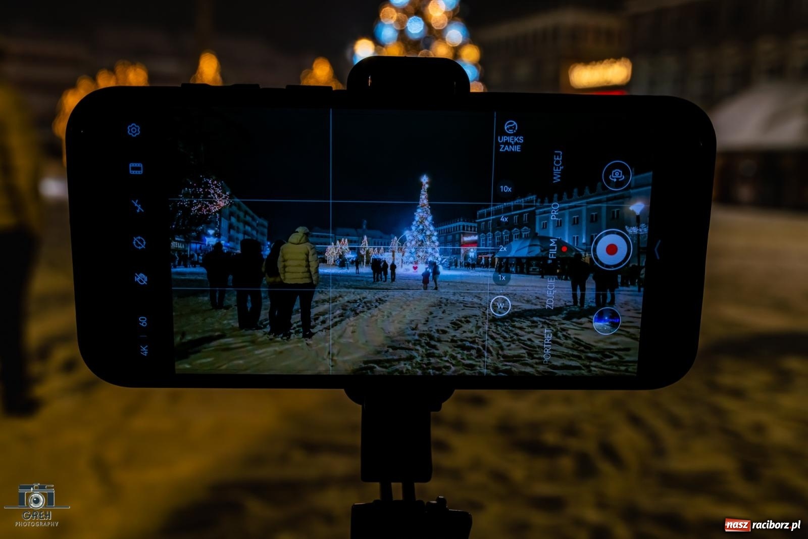 Zdjęcie w galerii na portalu naszraciborz.pl: Sylwester bez sceny, za to z klimatem. Nowy Rok przywitany na raciborskim Rynku [FOTO i WIDEO] wiadomości z regionu