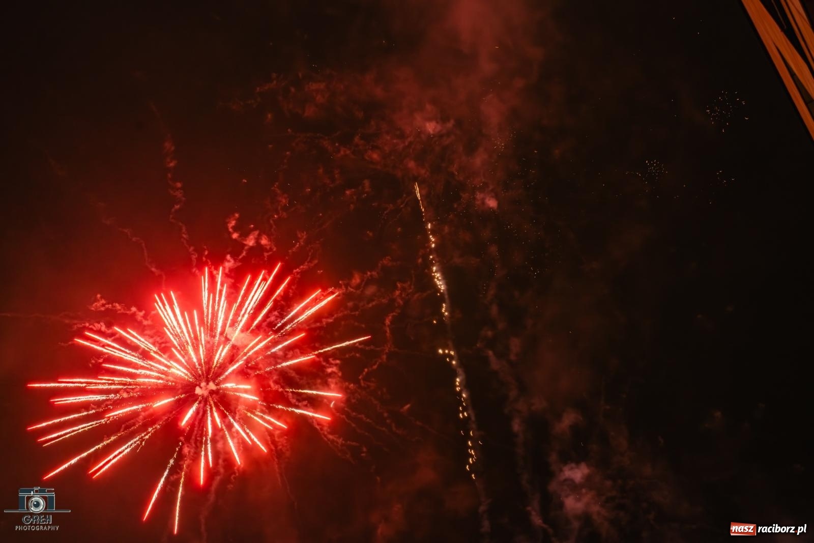 Zdjęcie w galerii na portalu naszraciborz.pl: Sylwester bez sceny, za to z klimatem. Nowy Rok przywitany na raciborskim Rynku [FOTO i WIDEO] wiadomości z regionu