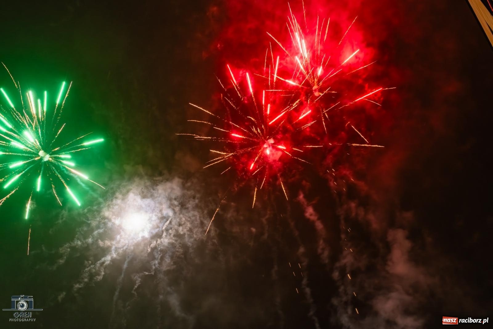 Zdjęcie w galerii na portalu naszraciborz.pl: Sylwester bez sceny, za to z klimatem. Nowy Rok przywitany na raciborskim Rynku [FOTO i WIDEO] wiadomości z regionu