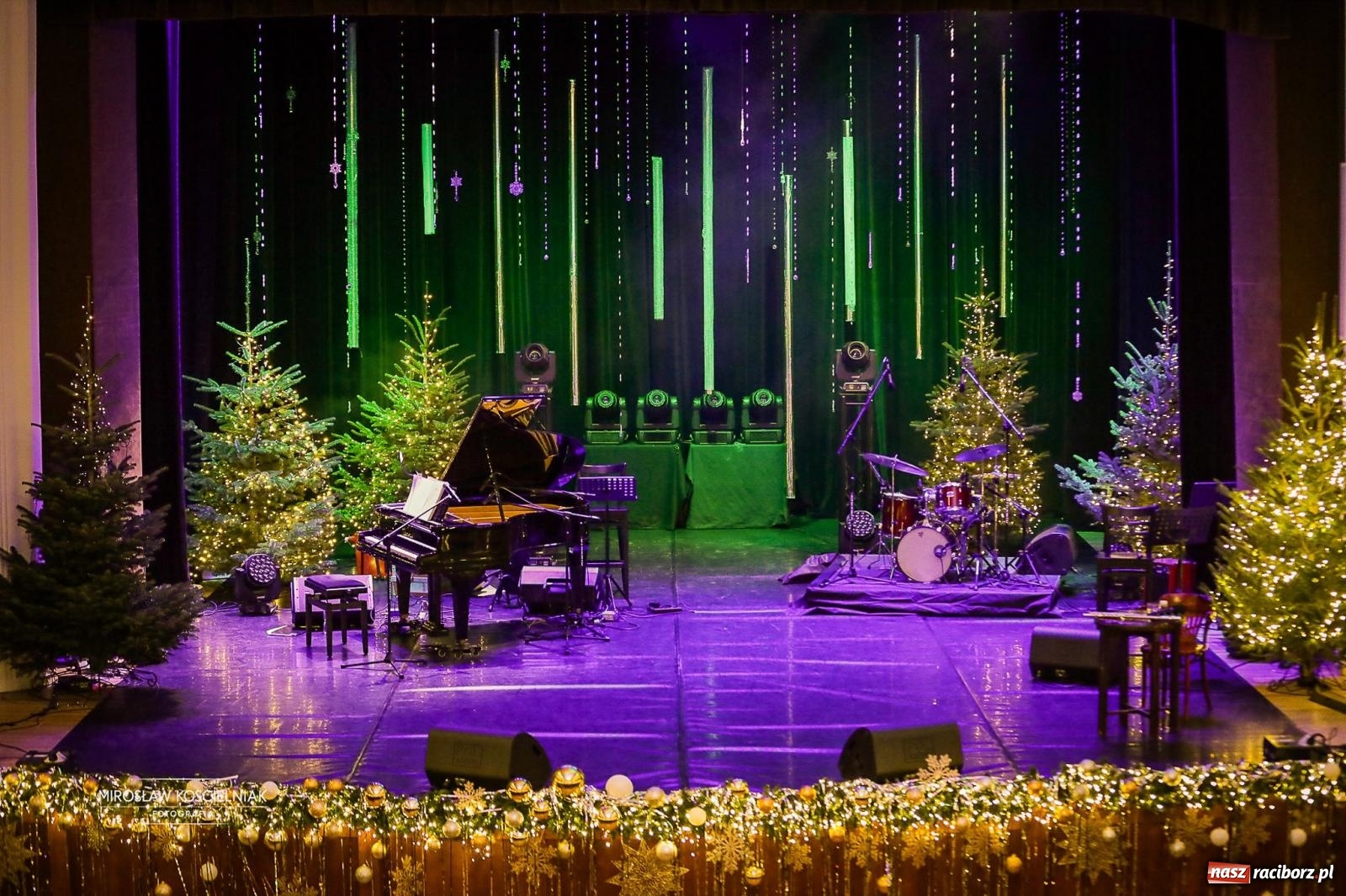 Zdjęcie w galerii na portalu naszraciborz.pl: Gala sylwestrowa w Raciborskim Centrum Kultury wypełniła widownię. Tak witano nowy rok przy Chopina wiadomości z regionu