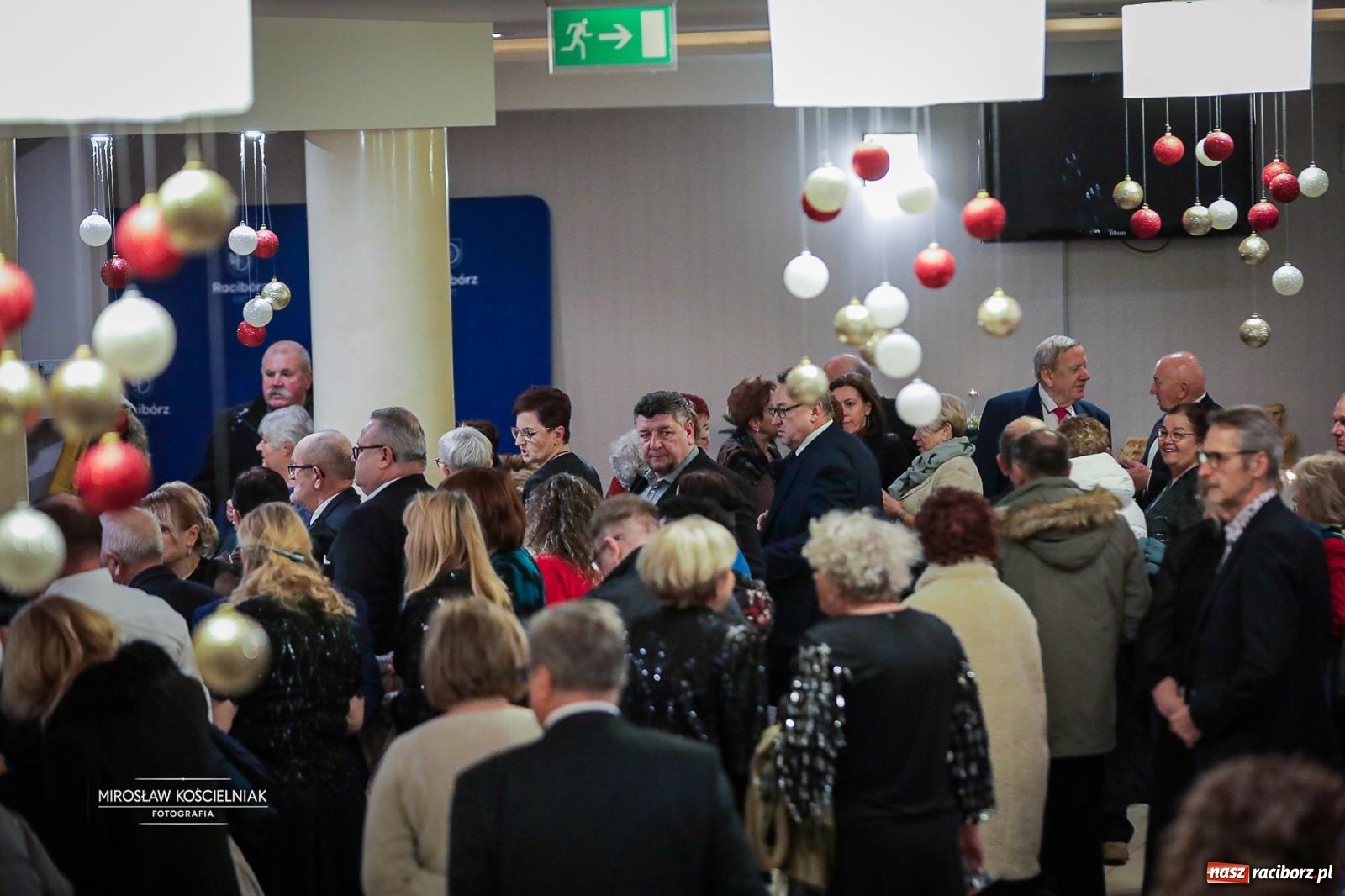 Zdjęcie w galerii na portalu naszraciborz.pl: Gala sylwestrowa w Raciborskim Centrum Kultury wypełniła widownię. Tak witano nowy rok przy Chopina wiadomości z regionu
