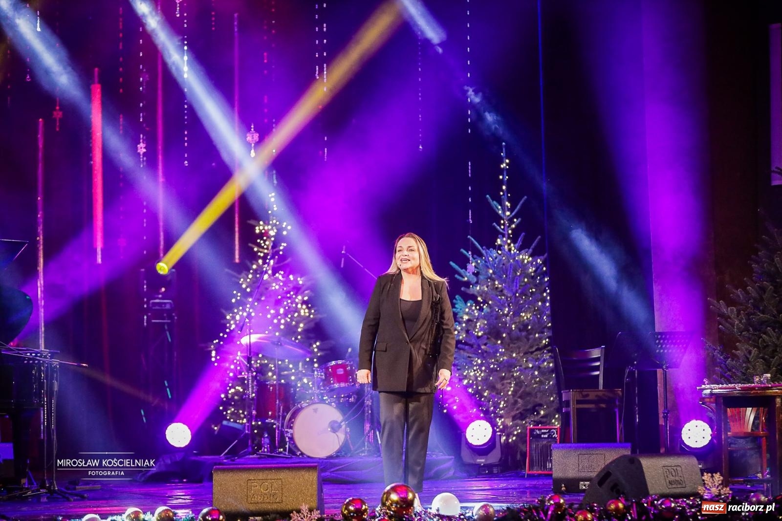 Zdjęcie w galerii na portalu naszraciborz.pl: Gala sylwestrowa w Raciborskim Centrum Kultury wypełniła widownię. Tak witano nowy rok przy Chopina wiadomości z regionu