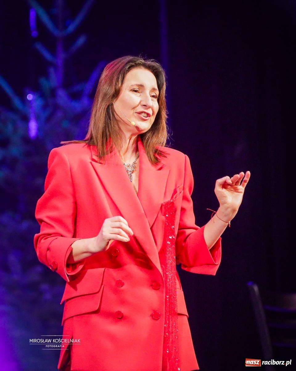 Zdjęcie w galerii na portalu naszraciborz.pl: Gala sylwestrowa w Raciborskim Centrum Kultury wypełniła widownię. Tak witano nowy rok przy Chopina wiadomości z regionu