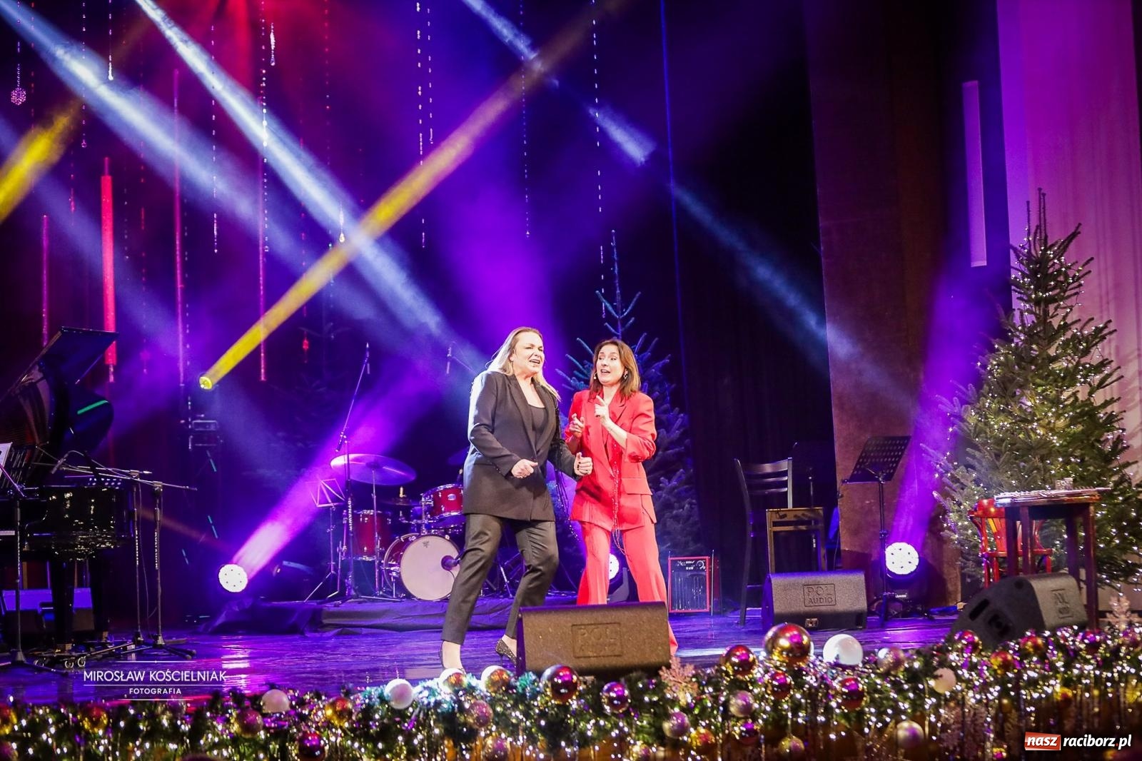 Zdjęcie w galerii na portalu naszraciborz.pl: Gala sylwestrowa w Raciborskim Centrum Kultury wypełniła widownię. Tak witano nowy rok przy Chopina wiadomości z regionu