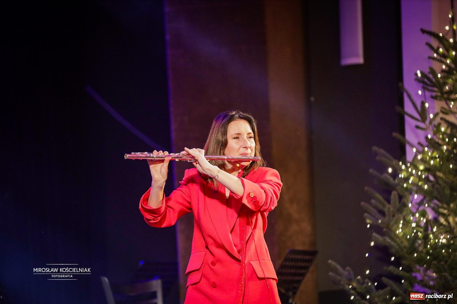 Zdjęcie w galerii na portalu naszraciborz.pl: Gala sylwestrowa w Raciborskim Centrum Kultury wypełniła widownię. Tak witano nowy rok przy Chopina wiadomości z regionu