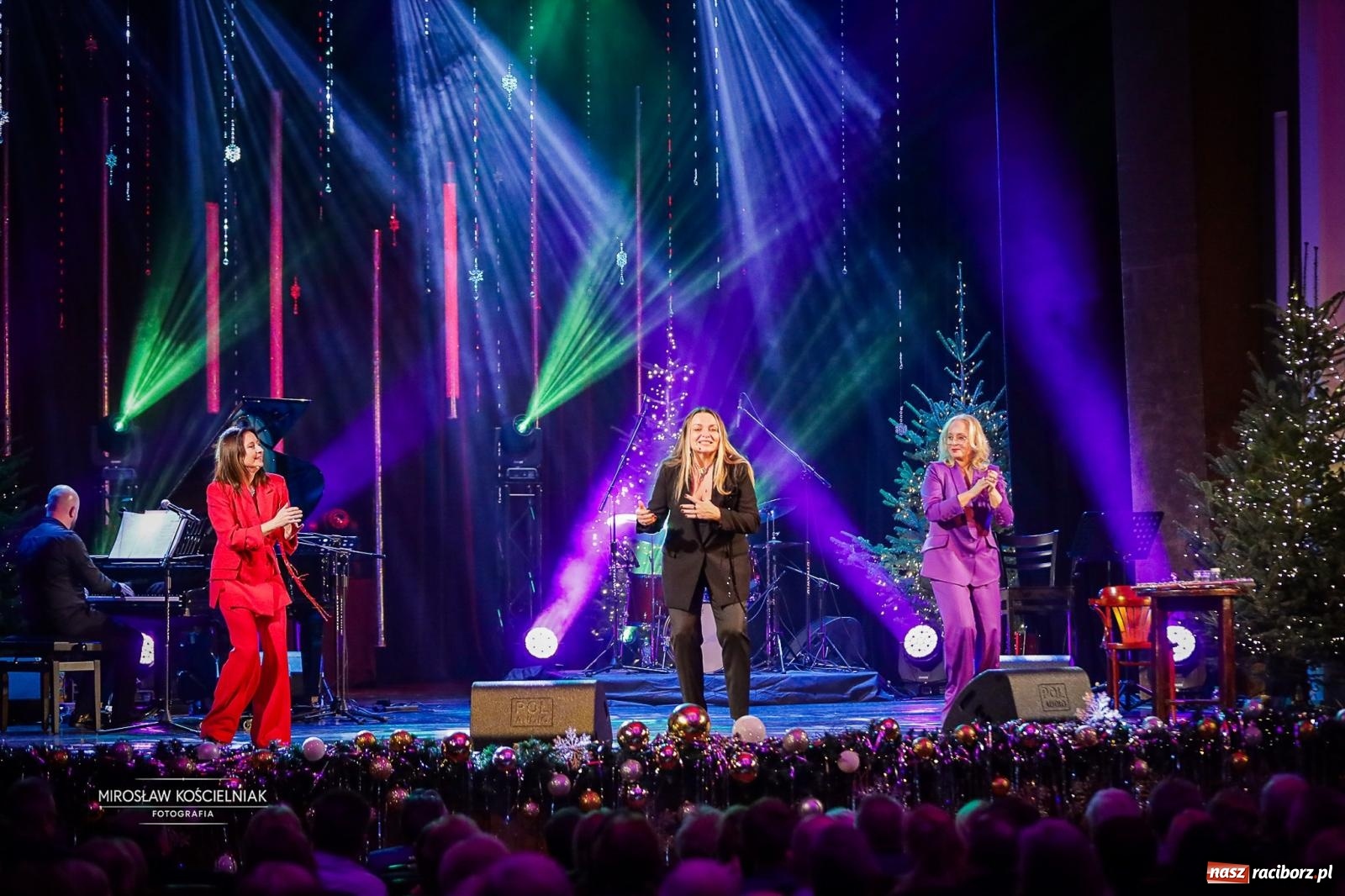 Zdjęcie w galerii na portalu naszraciborz.pl: Gala sylwestrowa w Raciborskim Centrum Kultury wypełniła widownię. Tak witano nowy rok przy Chopina wiadomości z regionu