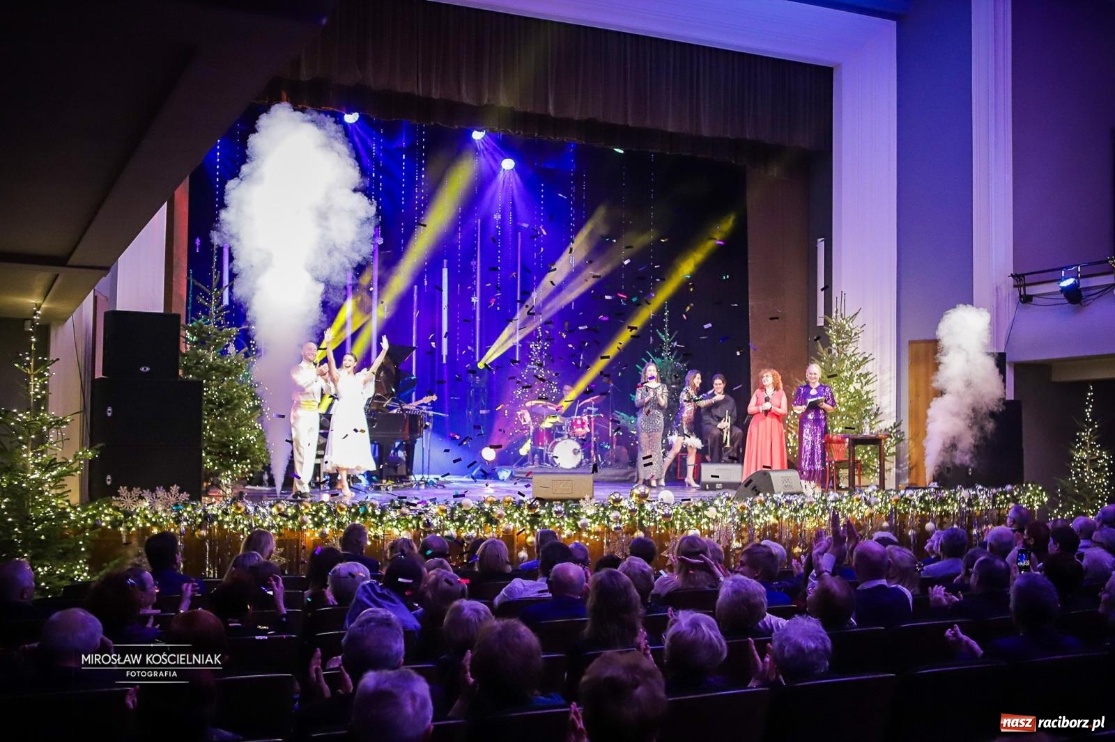 Zdjęcie w galerii na portalu naszraciborz.pl: Gala sylwestrowa w Raciborskim Centrum Kultury wypełniła widownię. Tak witano nowy rok przy Chopina wiadomości z regionu