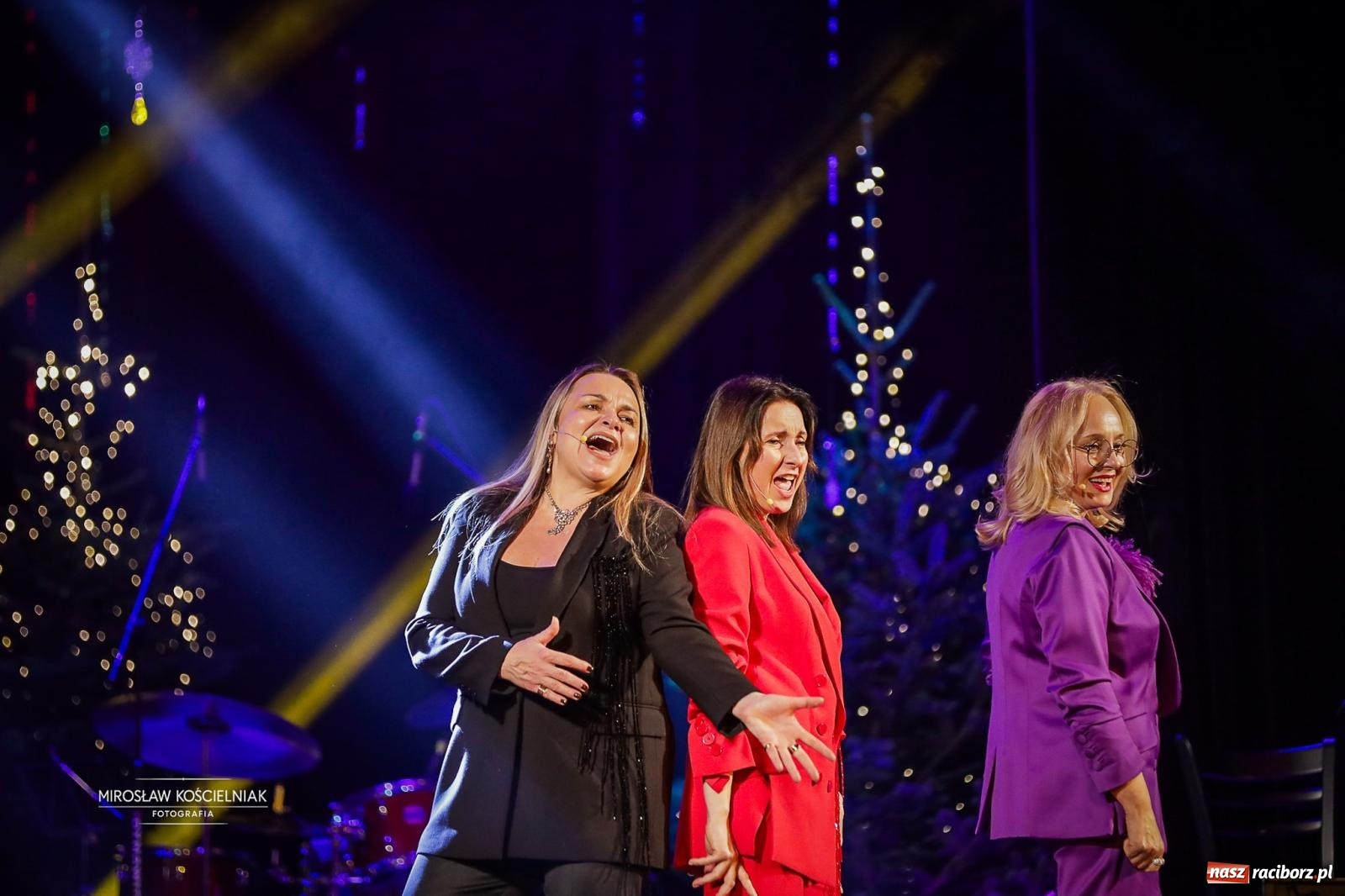 Zdjęcie w galerii na portalu naszraciborz.pl: Gala sylwestrowa w Raciborskim Centrum Kultury wypełniła widownię. Tak witano nowy rok przy Chopina wiadomości z regionu