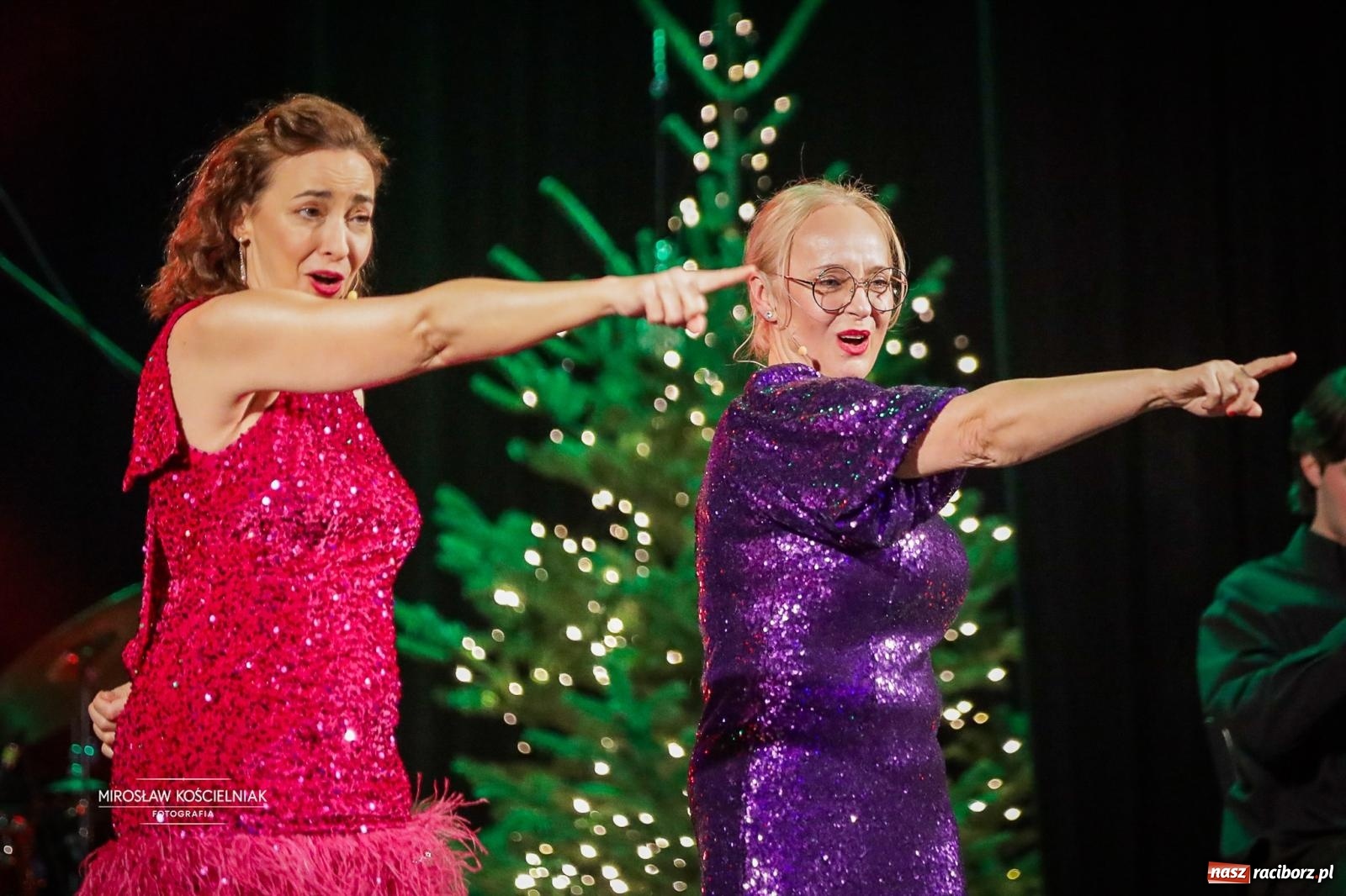 Zdjęcie w galerii na portalu naszraciborz.pl: Gala sylwestrowa w Raciborskim Centrum Kultury wypełniła widownię. Tak witano nowy rok przy Chopina wiadomości z regionu