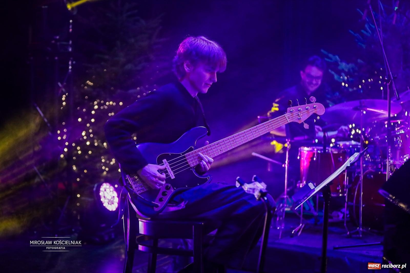 Zdjęcie w galerii na portalu naszraciborz.pl: Gala sylwestrowa w Raciborskim Centrum Kultury wypełniła widownię. Tak witano nowy rok przy Chopina wiadomości z regionu