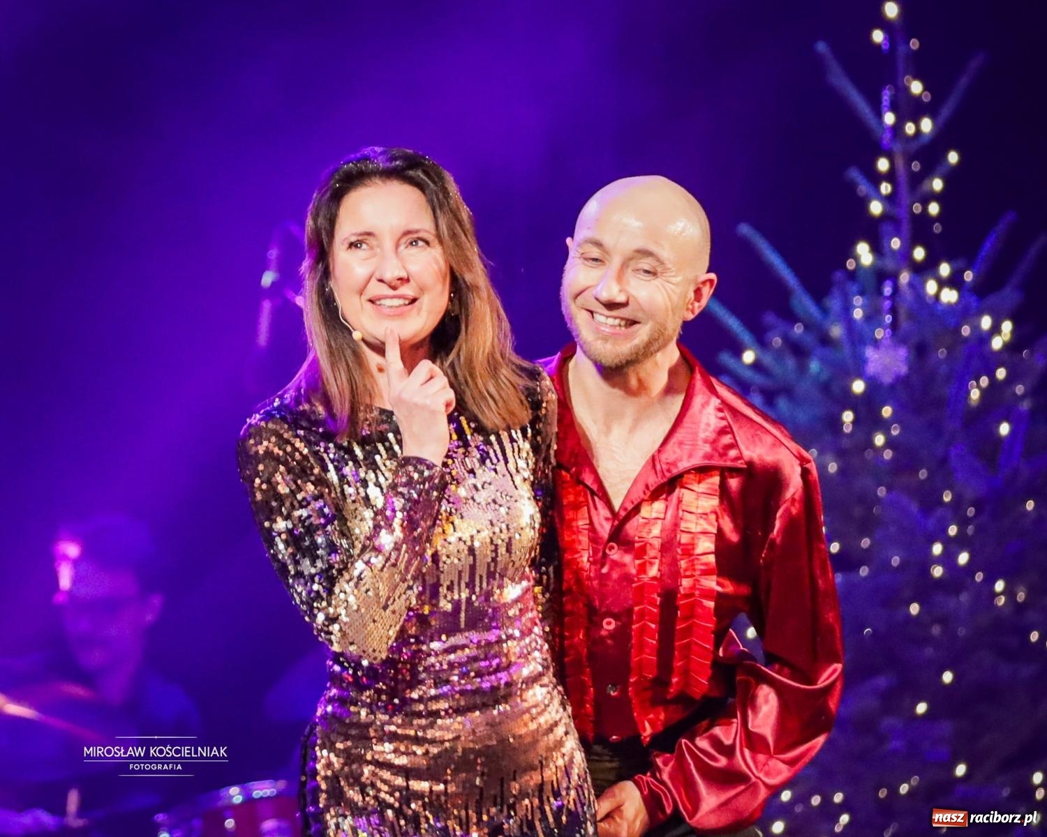 Zdjęcie w galerii na portalu naszraciborz.pl: Gala sylwestrowa w Raciborskim Centrum Kultury wypełniła widownię. Tak witano nowy rok przy Chopina wiadomości z regionu