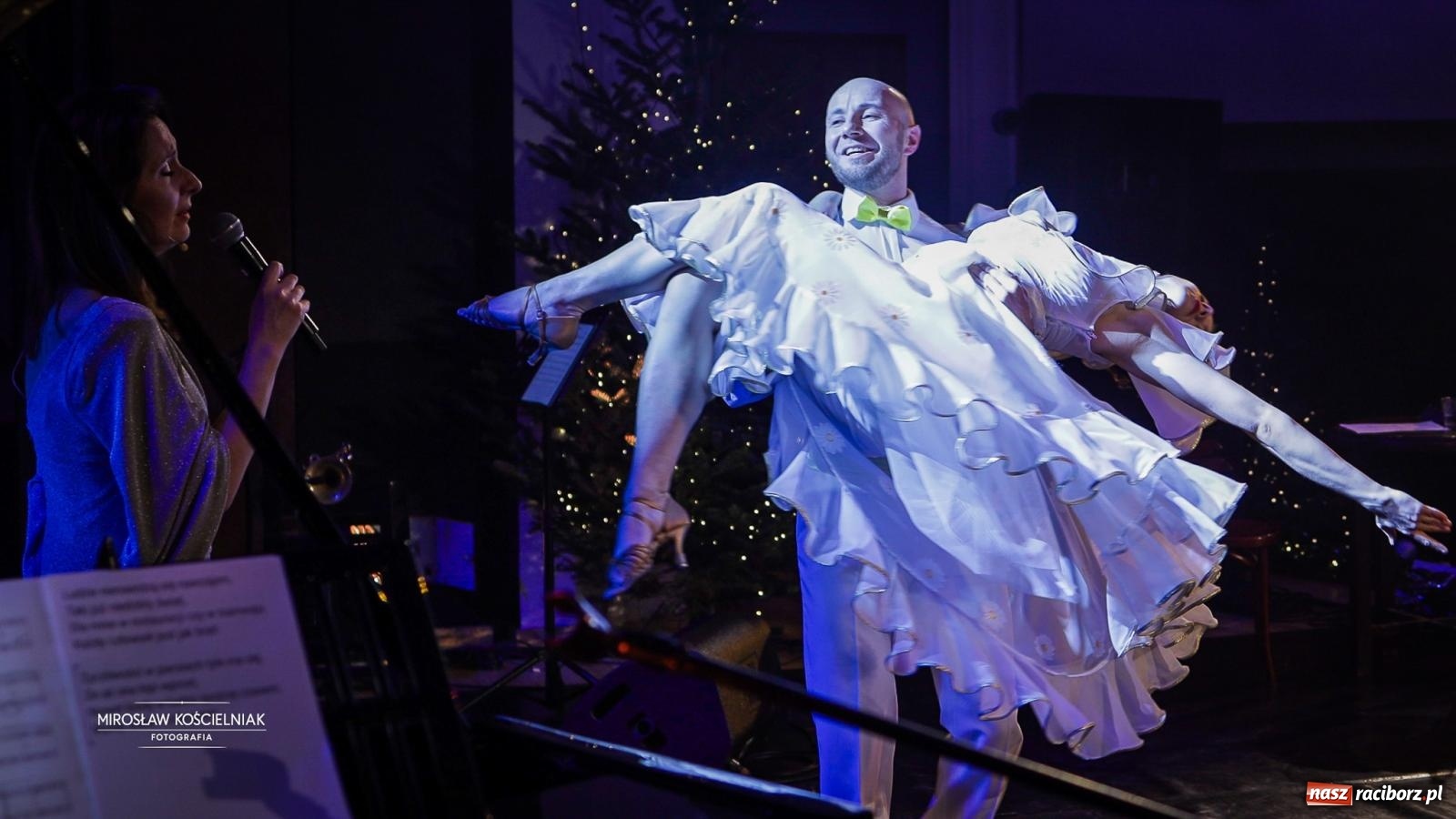 Zdjęcie w galerii na portalu naszraciborz.pl: Gala sylwestrowa w Raciborskim Centrum Kultury wypełniła widownię. Tak witano nowy rok przy Chopina wiadomości z regionu