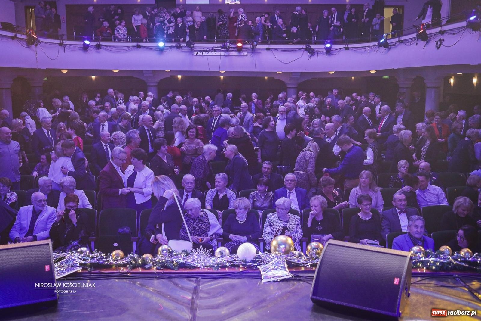 Zdjęcie w galerii na portalu naszraciborz.pl: Gala sylwestrowa w Raciborskim Centrum Kultury wypełniła widownię. Tak witano nowy rok przy Chopina wiadomości z regionu