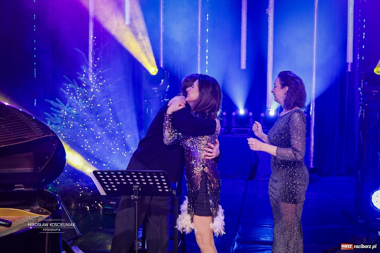 Zdjęcie w galerii na portalu naszraciborz.pl: Gala sylwestrowa w Raciborskim Centrum Kultury wypełniła widownię. Tak witano nowy rok przy Chopina wiadomości z regionu