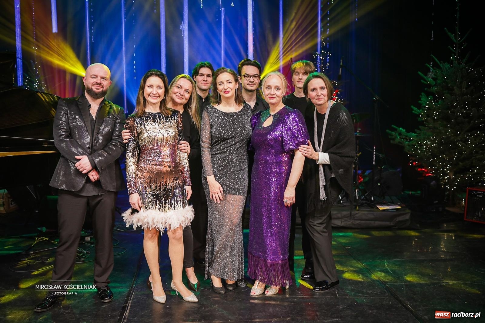 Zdjęcie w galerii na portalu naszraciborz.pl: Gala sylwestrowa w Raciborskim Centrum Kultury wypełniła widownię. Tak witano nowy rok przy Chopina wiadomości z regionu