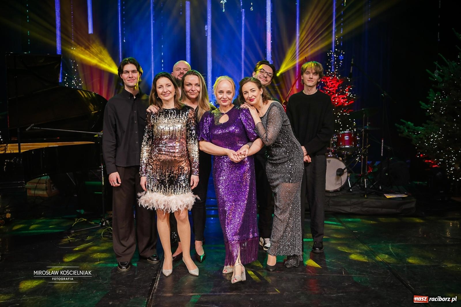 Zdjęcie w galerii na portalu naszraciborz.pl: Gala sylwestrowa w Raciborskim Centrum Kultury wypełniła widownię. Tak witano nowy rok przy Chopina wiadomości z regionu