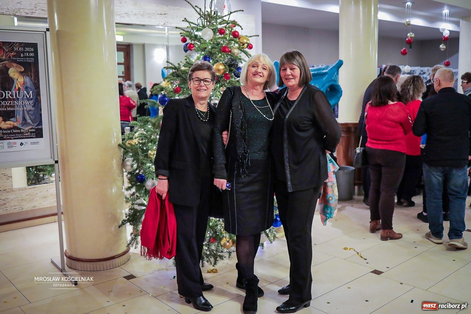 Zdjęcie w galerii na portalu naszraciborz.pl: Gala sylwestrowa w Raciborskim Centrum Kultury wypełniła widownię. Tak witano nowy rok przy Chopina wiadomości z regionu