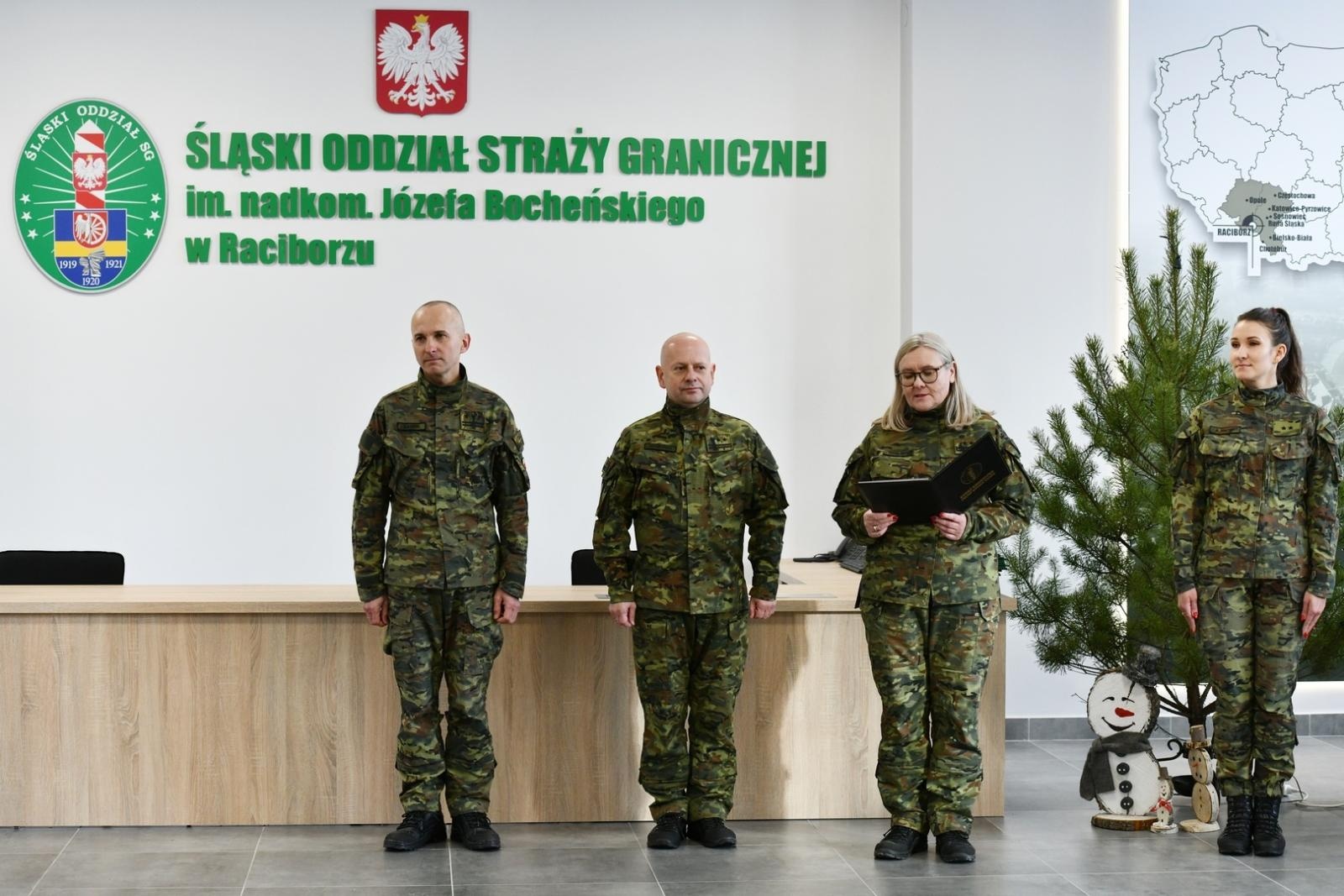 Zdjęcie w galerii na portalu naszraciborz.pl: Nowi podoficerowie ŚlOSG odebrali akty mianowania wiadomości z regionu