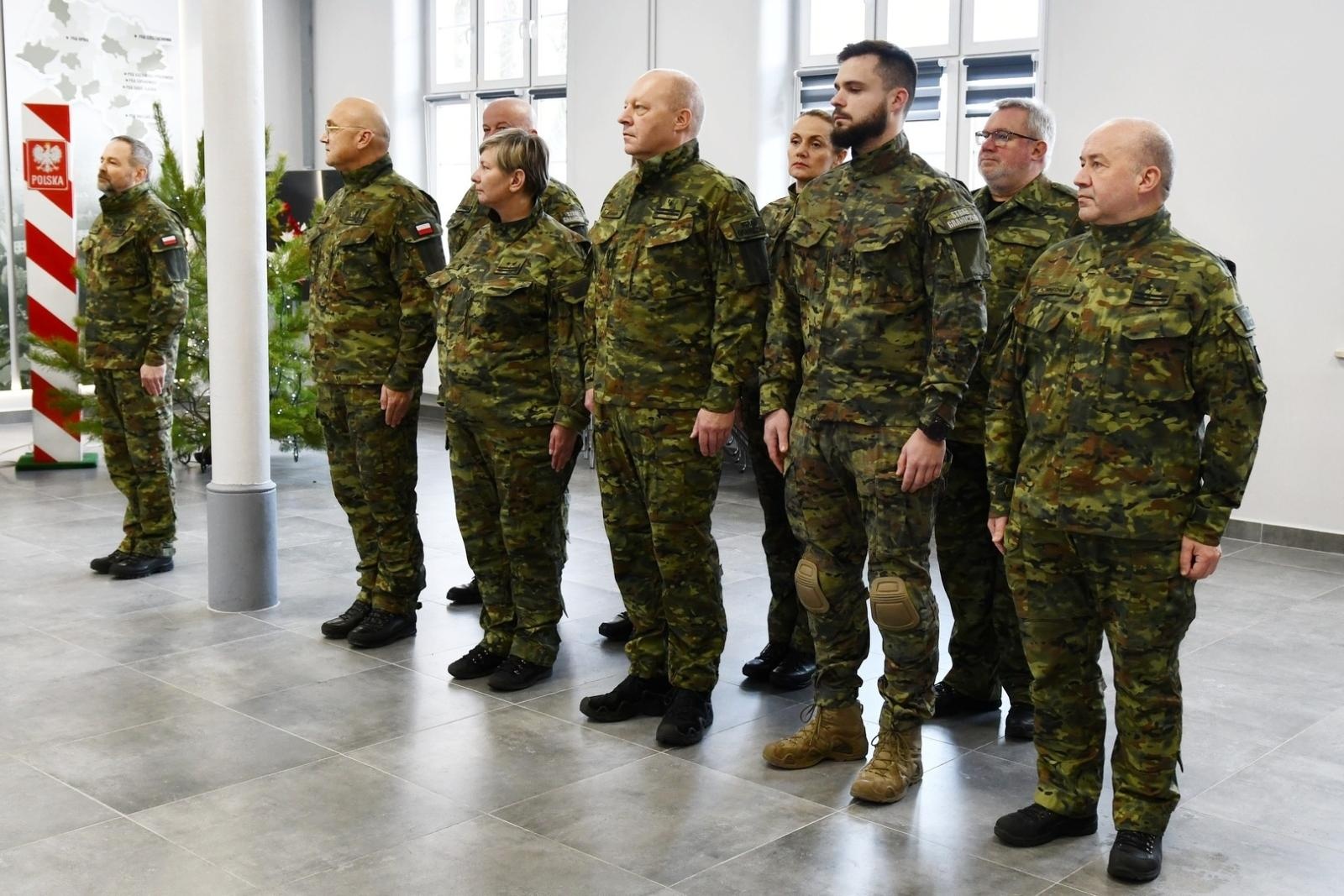 Zdjęcie w galerii na portalu naszraciborz.pl: Nowi podoficerowie ŚlOSG odebrali akty mianowania wiadomości z regionu