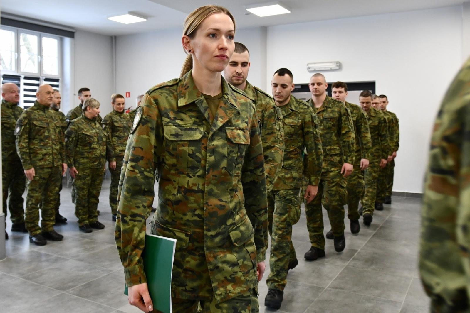 Zdjęcie w galerii na portalu naszraciborz.pl: Nowi podoficerowie ŚlOSG odebrali akty mianowania wiadomości z regionu