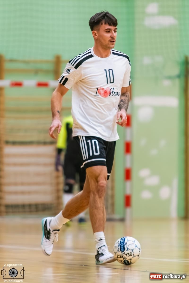 Zdjęcie w galerii na portalu naszraciborz.pl: Futsalowe dreszczowce w hali przy Łąkowej [FOTO] wiadomości z regionu