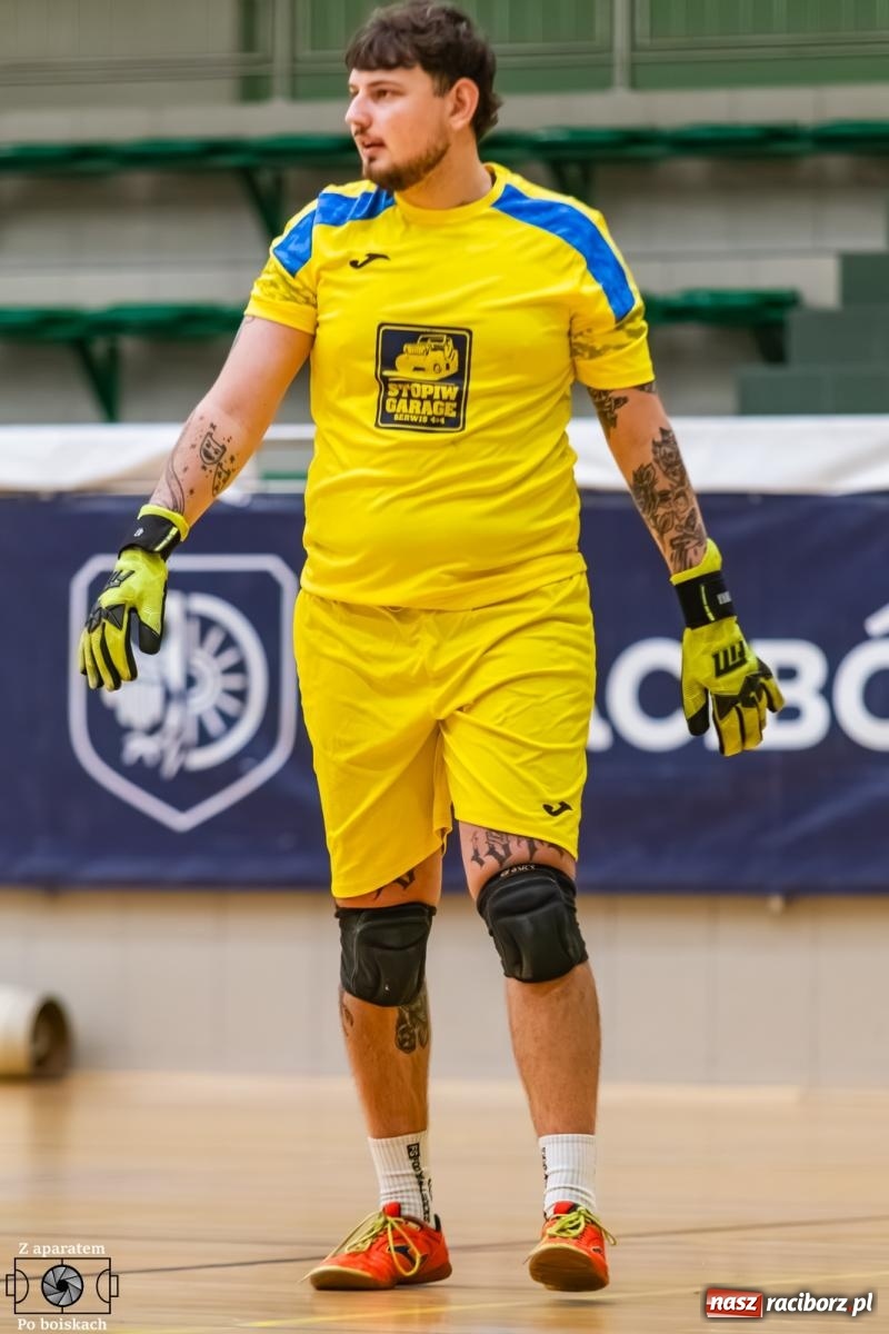 Zdjęcie w galerii na portalu naszraciborz.pl: Futsalowe dreszczowce w hali przy Łąkowej [FOTO] wiadomości z regionu